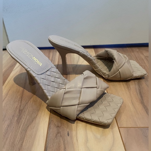 Fashion nova heeled sandals in nude - Picture 4 of 7
